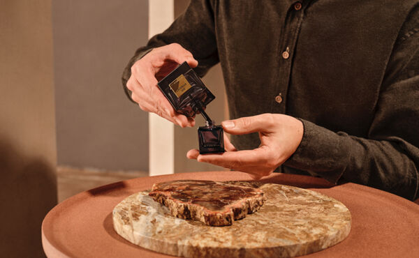 A person opens a luxurious perfume bottle from the Rituals Private Collection while exploring signature scents.